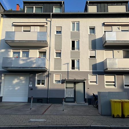 Grosse Gemuetliche Ferienwohnung Mit Klimaanlage, Parkplatz Inklusive Top ! Fürth Exterior foto
