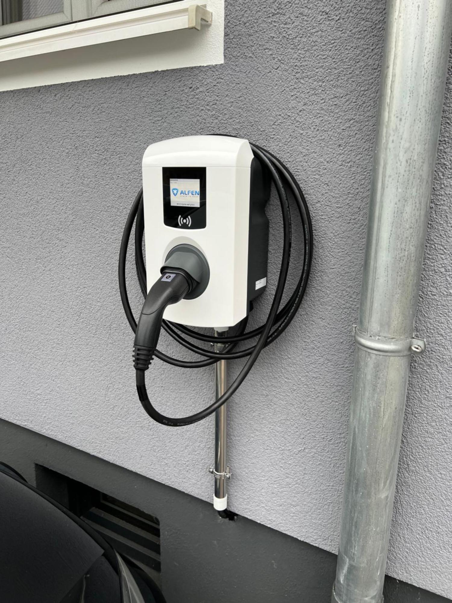 Grosse Gemuetliche Ferienwohnung Mit Klimaanlage, Parkplatz Inklusive Top ! Fürth Exterior foto