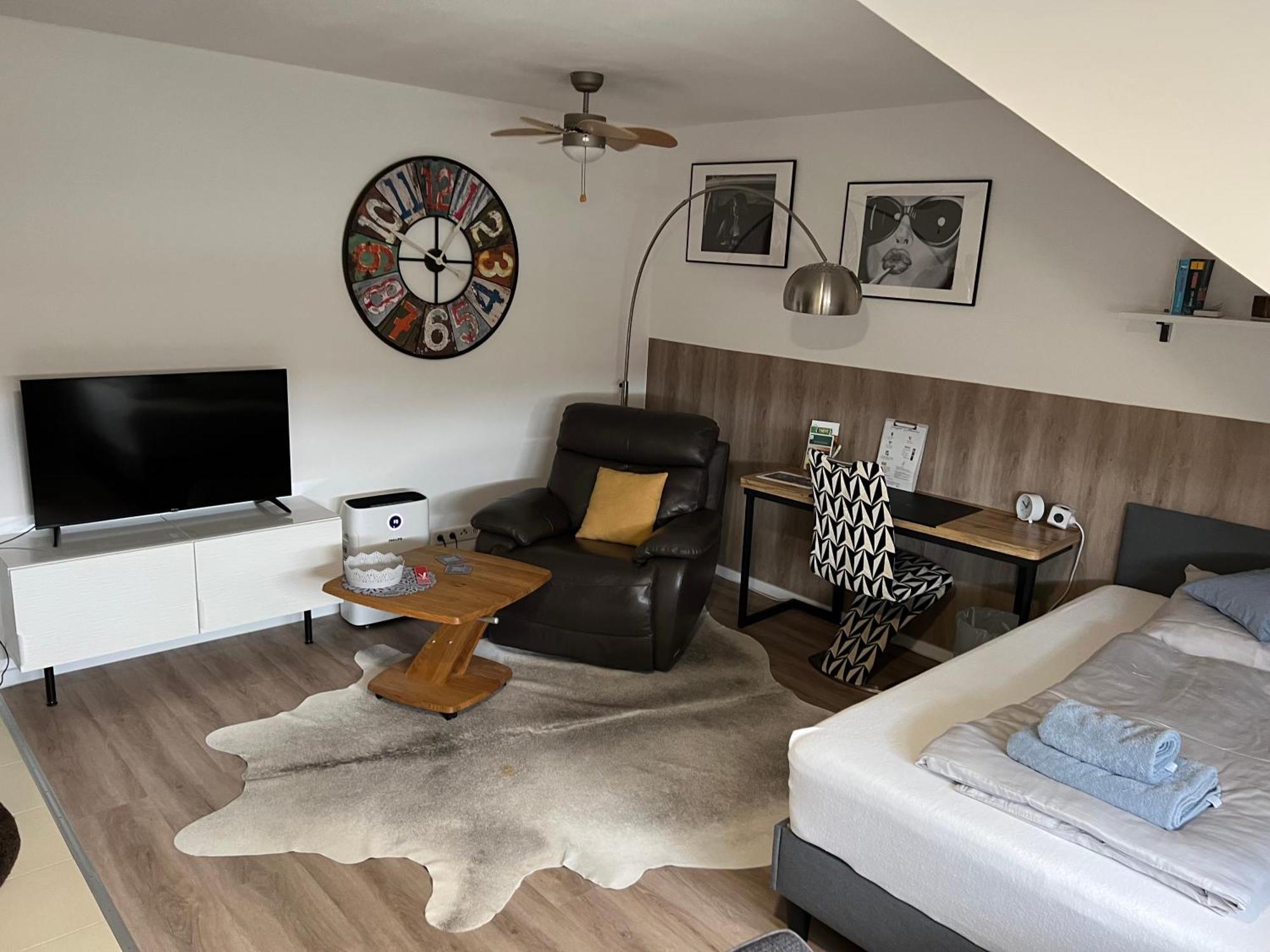 Grosse Gemuetliche Ferienwohnung Mit Klimaanlage, Parkplatz Inklusive Top ! Fürth Exterior foto