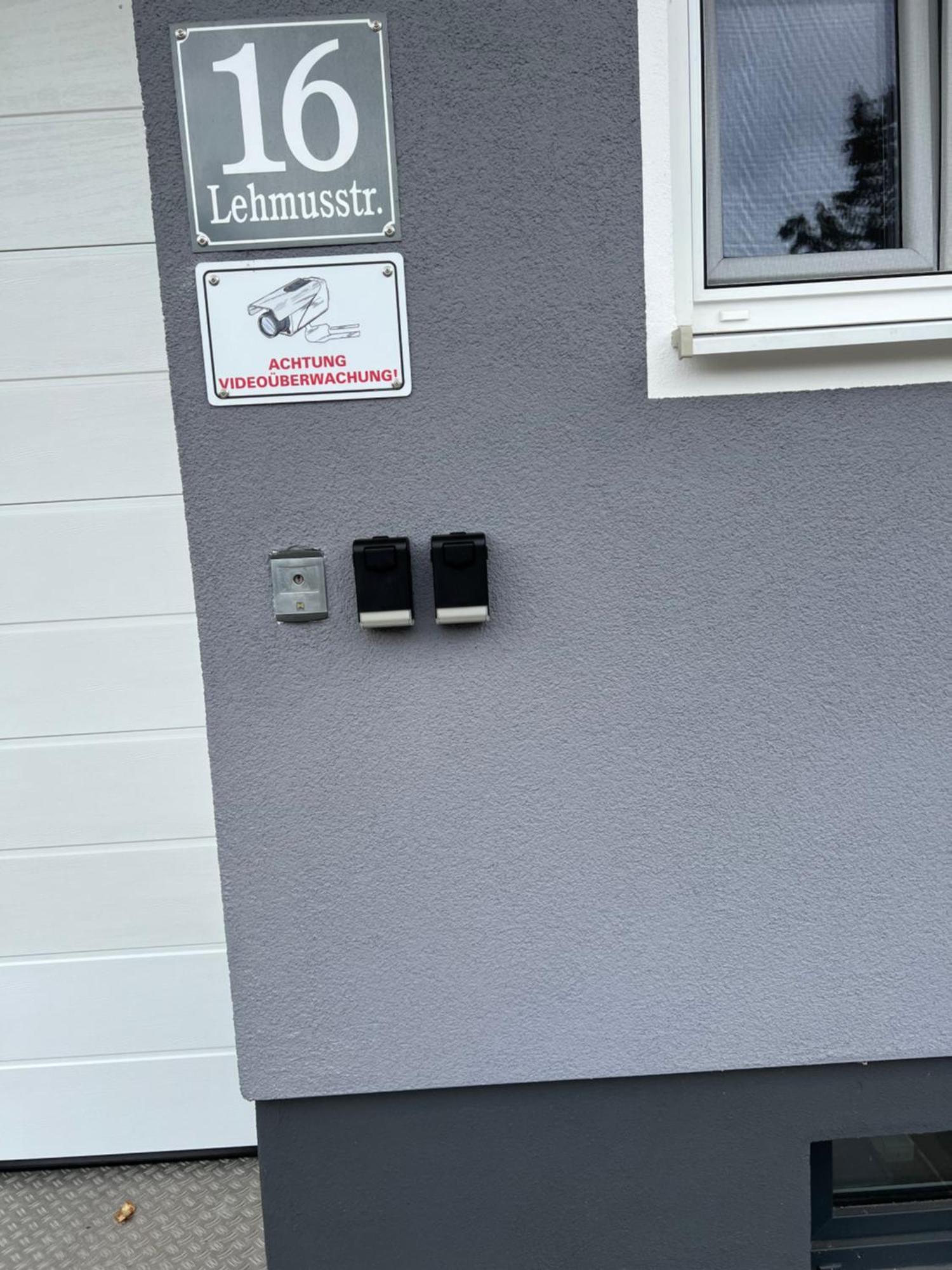 Grosse Gemuetliche Ferienwohnung Mit Klimaanlage, Parkplatz Inklusive Top ! Fürth Exterior foto