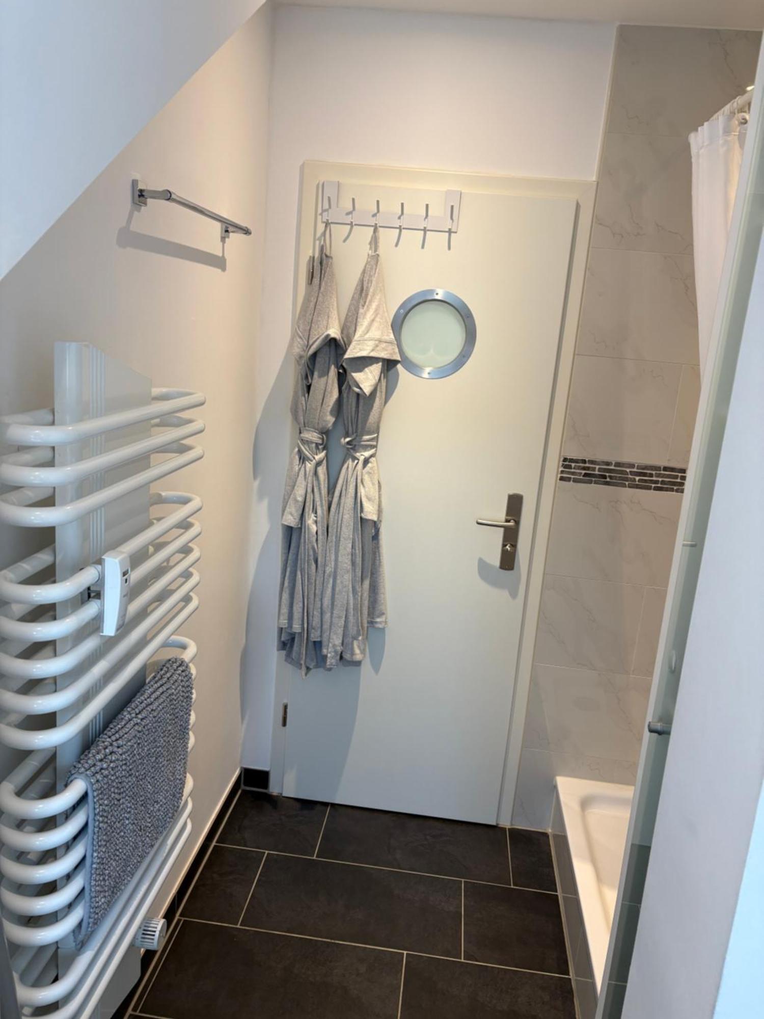 Grosse Gemuetliche Ferienwohnung Mit Klimaanlage, Parkplatz Inklusive Top ! Fürth Exterior foto